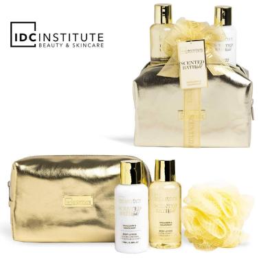 pochette con prodotti bagno e cura corpo