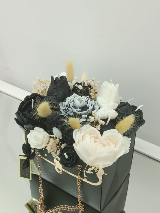 Bouquet floreale di candele profumate in borsetta 