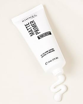 Base viso opacizzante e perfezionante,Formula ultra leggera, si fonde con la pelle per un finish immediatamente opaco.