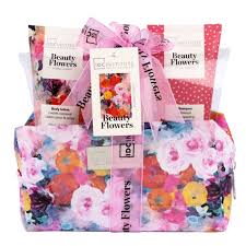 pochette con prodotti bagno e cura corpo