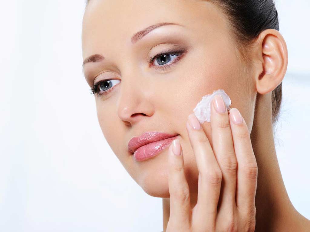 Creme Viso Con Acido Jaluronico Bava Di Lumaca Aloe Vera Acqua Termale solari