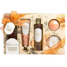 scatola con kit bagno e cura corpo